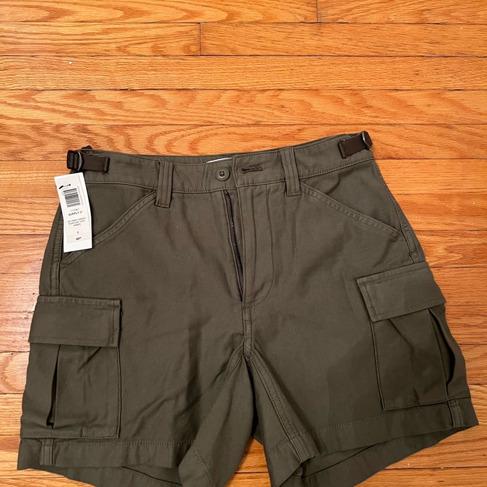 Women’s Aritzia Olive Cargo Shorts
